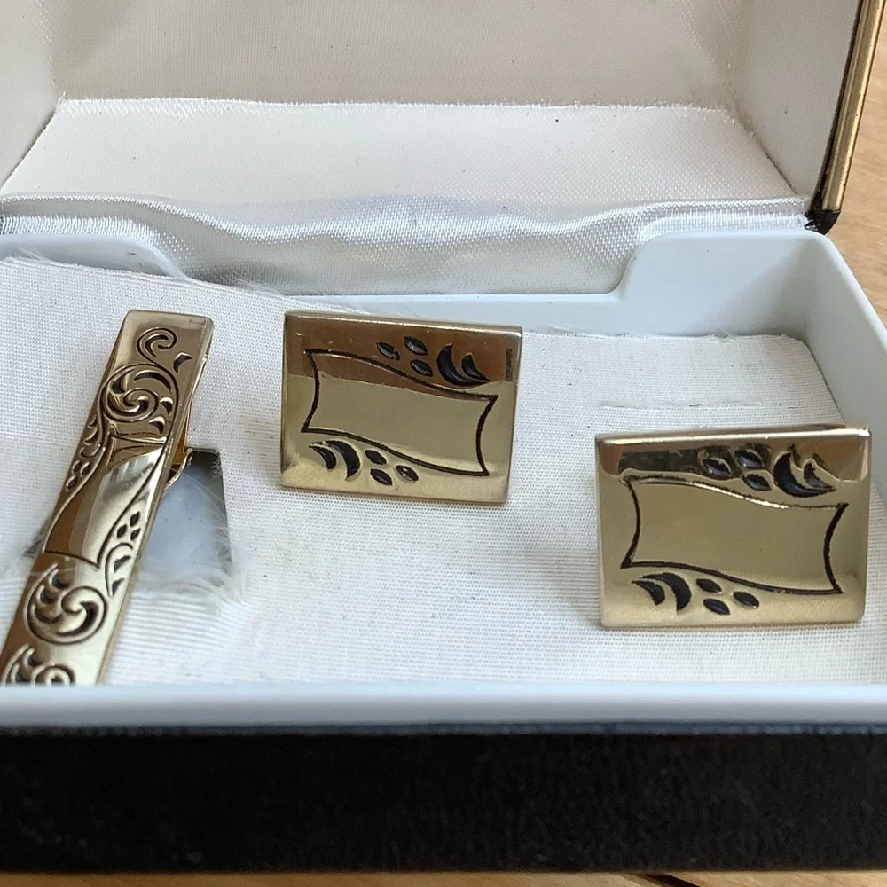 VINTAGE Foster Gold Cufflinks & Tie Clip Set - Picture 9 of 9